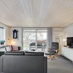Gisl - 400m From The Sea By Interhome 度假居 *