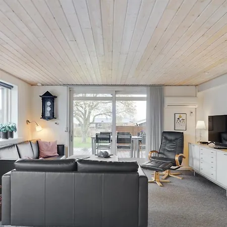 Gisl - 400m From The Sea By Interhome