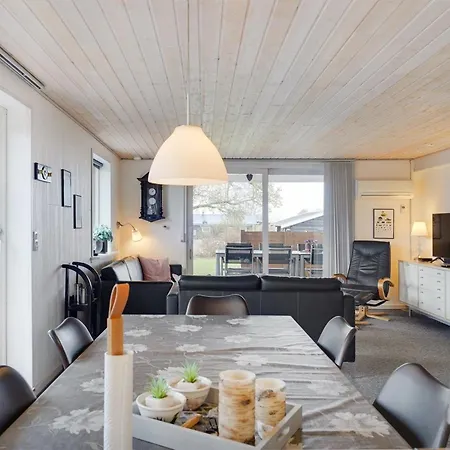 Gisl - 400m From The Sea By Interhome Feriehus *